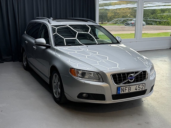 Volvo V70 2 of 14