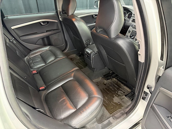 Volvo V70 8 of 14