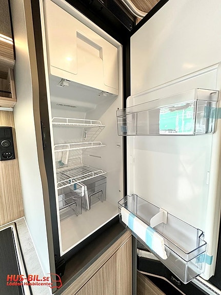 Pössl Summit 640 Shine R Evo / Nyhet 2027 / XL-garage / Litium / Solpanel 8 of 27