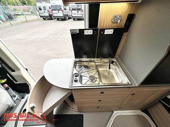 Pössl Summit 640 Shine R Evo / Nyhet 2027 / XL-garage / Litium / Solpanel 7 of 27
