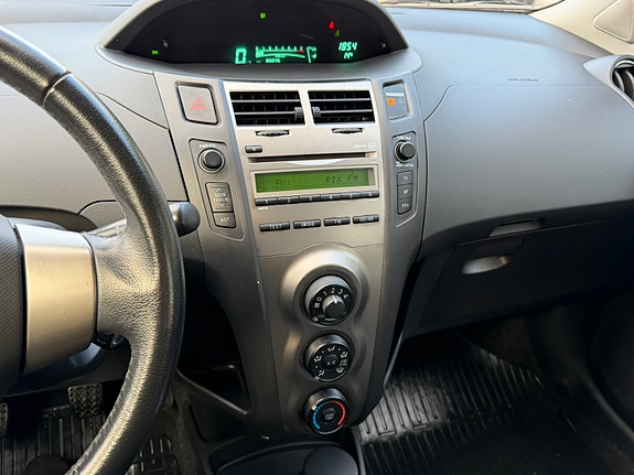 Toyota Yaris 29 of 30