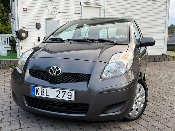 Toyota Yaris 4 of 30