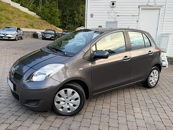 Toyota Yaris 15 of 30