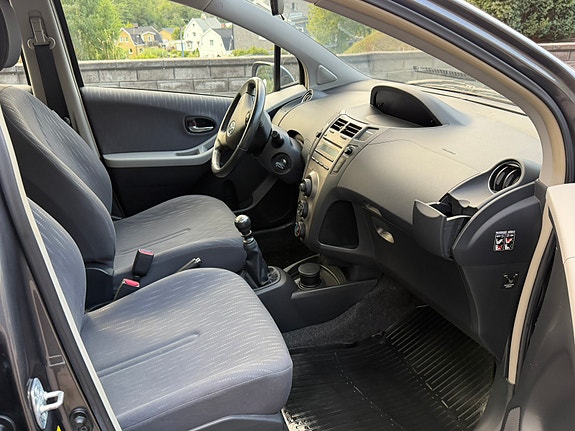 Toyota Yaris 20 of 30