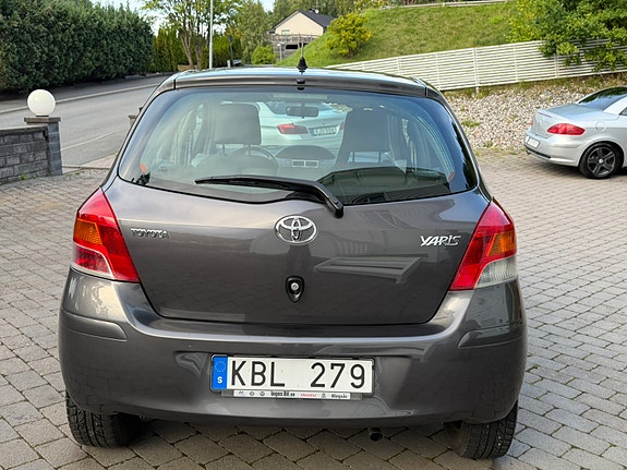 Toyota Yaris 14 of 30