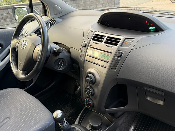 Toyota Yaris 27 of 30