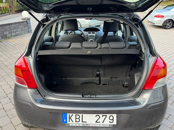 Toyota Yaris 22 of 30