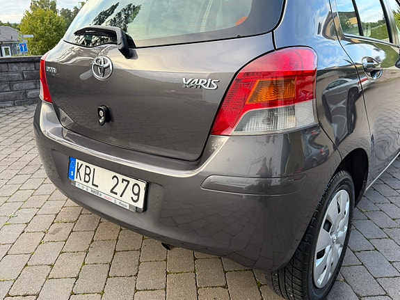Toyota Yaris 17 of 30