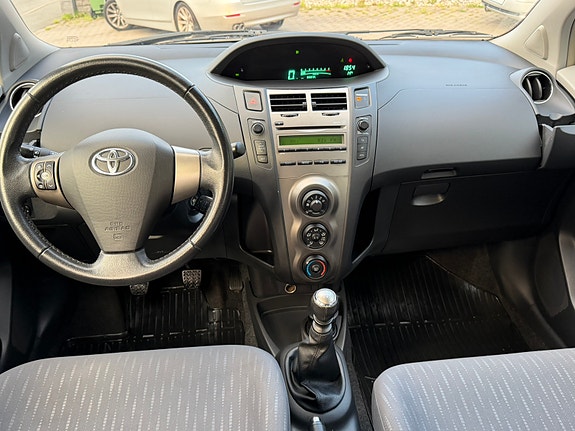 Toyota Yaris 28 of 30