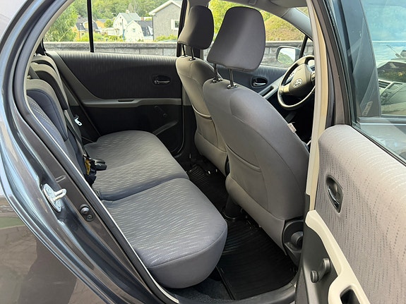 Toyota Yaris 23 of 30