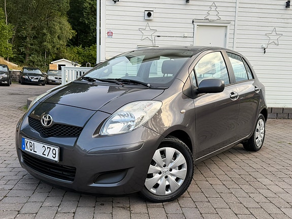 Toyota Yaris 5 of 30