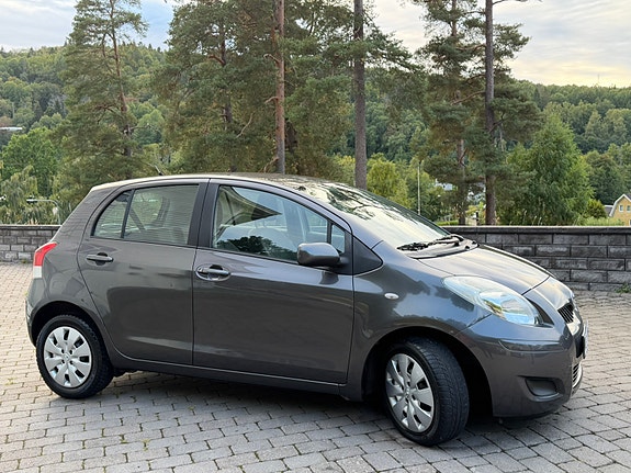 Toyota Yaris 9 of 30