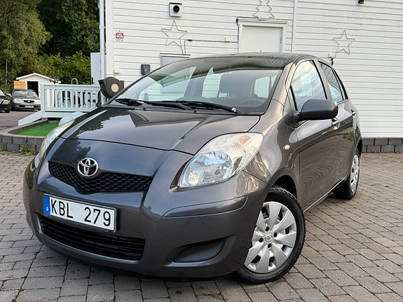 Toyota Yaris 6 of 30