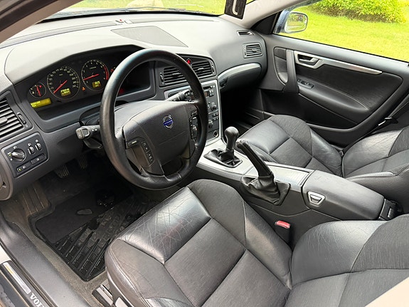 Volvo V70 8 of 10