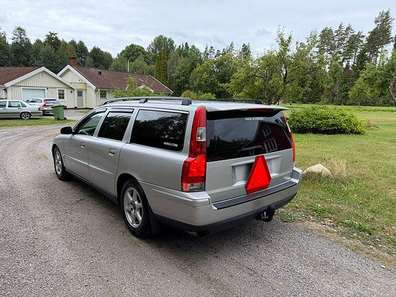 Volvo V70 3 of 10