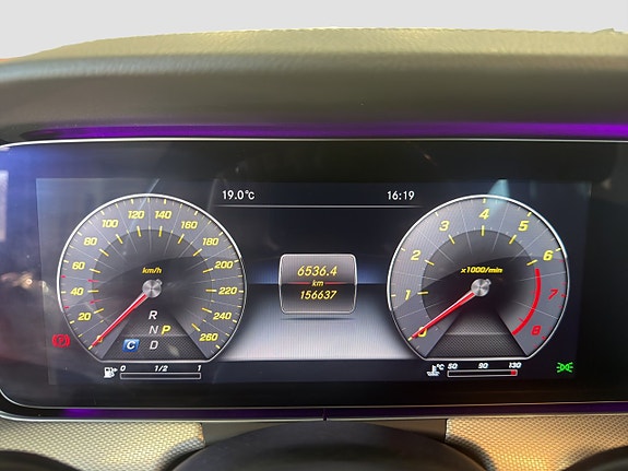 Mercedes-Benz E400 12 of 19