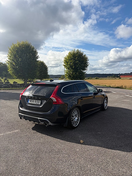 Volvo V60 2 of 12