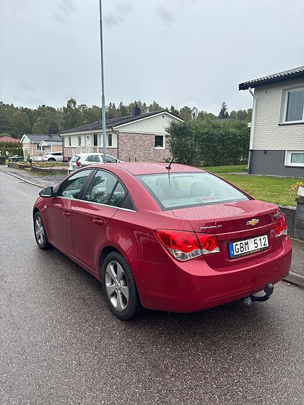Chevrolet Cruze 3 of 4