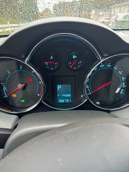Chevrolet Cruze 2 of 4