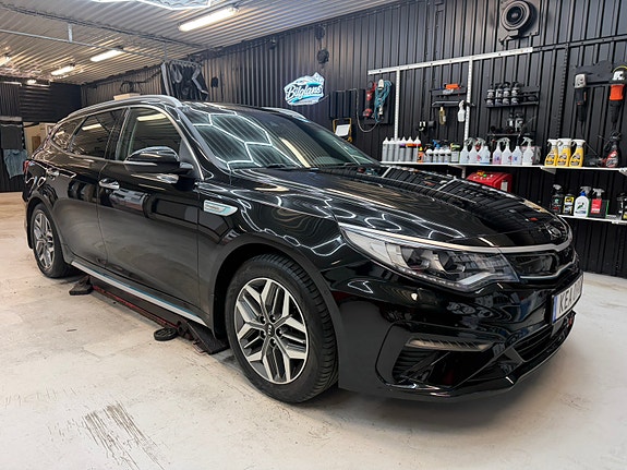 Kia Optima 2 of 8
