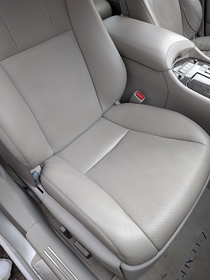 Lexus LS600h L 11 of 14