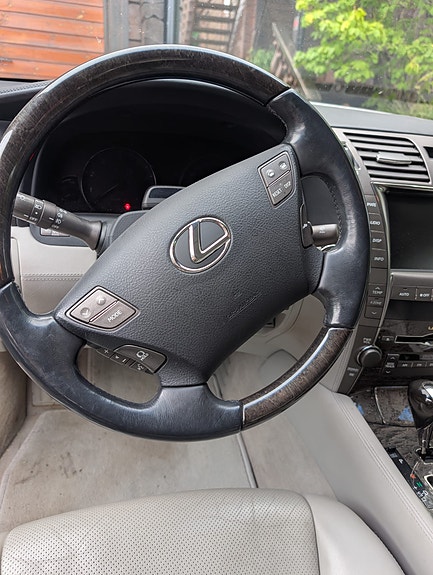 Lexus LS600h L 4 of 14