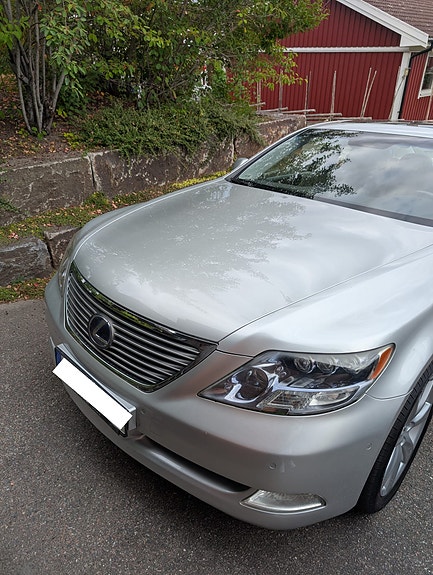 Lexus LS600h L 3 of 14