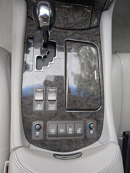 Lexus LS600h L 14 of 14
