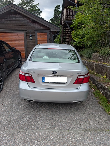 Lexus LS600h L 2 of 14