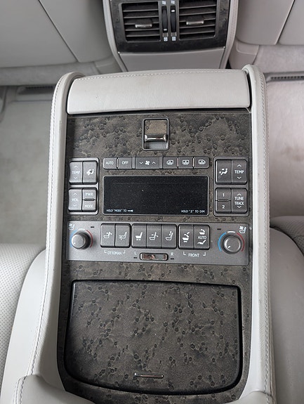 Lexus LS600h L 12 of 14