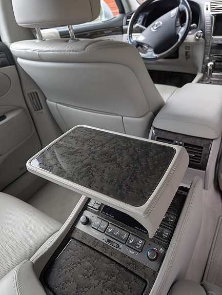 Lexus LS600h L 10 of 14