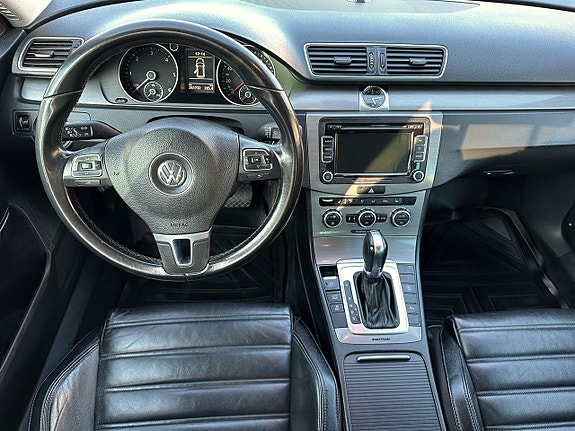 Volkswagen Passat 12 of 14