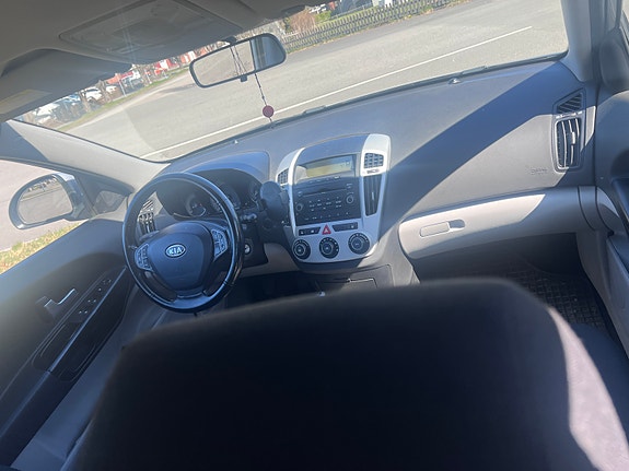 Kia Ceed 2 of 3