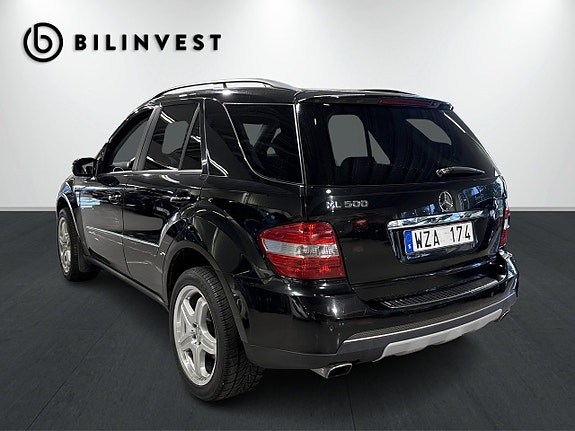 Mercedes-Benz ML500 3 of 24