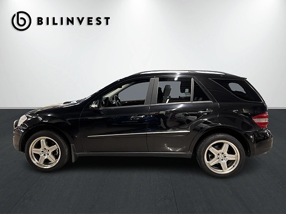 Mercedes-Benz ML500 2 of 24