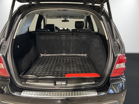 Mercedes-Benz ML500 13 of 24