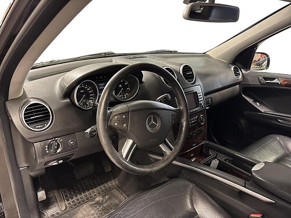 Mercedes-Benz ML500 8 of 24