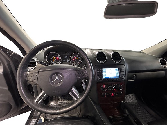 Mercedes-Benz ML500 10 of 24
