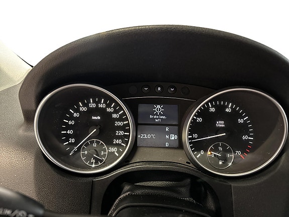 Mercedes-Benz ML500 11 of 24