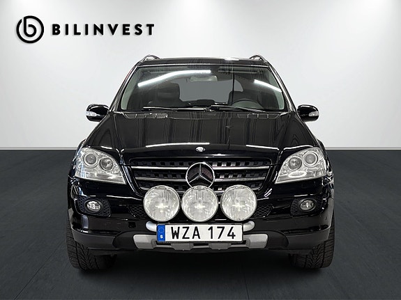 Mercedes-Benz ML500 5 of 24