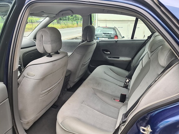 Renault Laguna 10 of 13