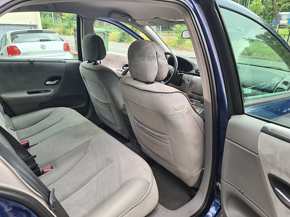Renault Laguna 11 of 13