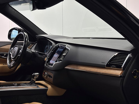 Volvo XC90 28 of 29