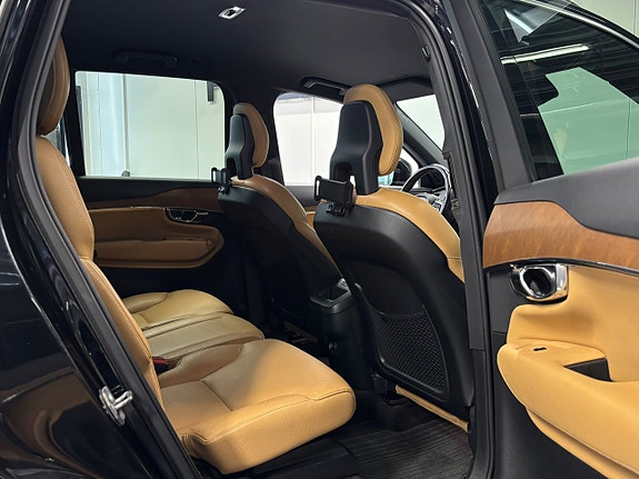 Volvo XC90 29 of 29