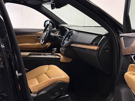 Volvo XC90 27 of 29