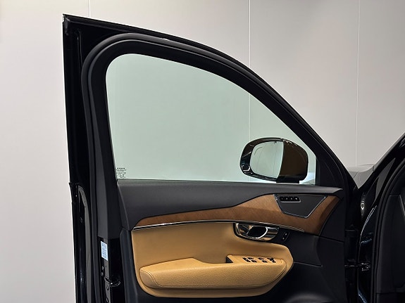 Volvo XC90 14 of 29