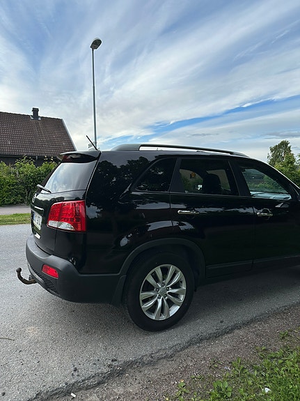 Kia Sorento 3 of 9