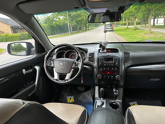 Kia Sorento 5 of 9