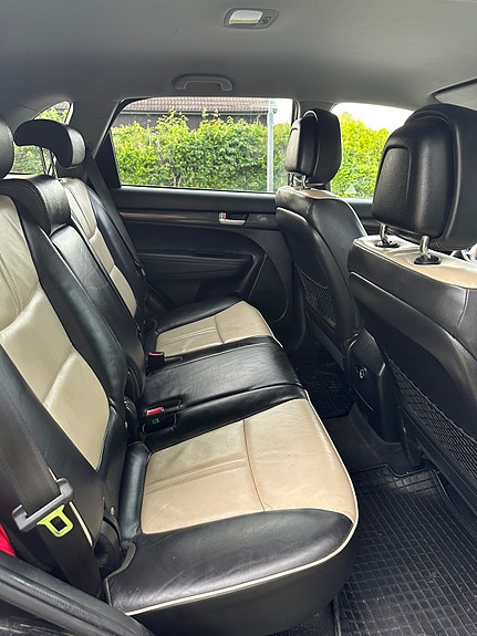 Kia Sorento 6 of 9