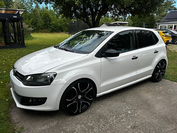 Volkswagen Polo 2 of 18